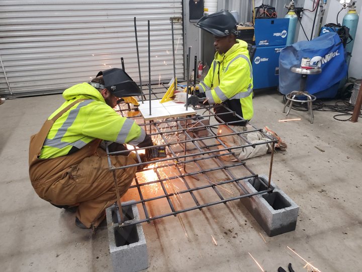 Fabricating a reinforcement cage in the workshop